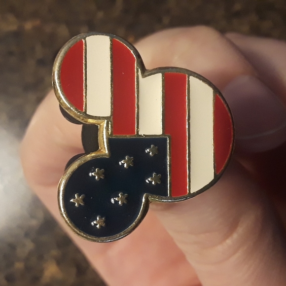 2001 USA American Flag Mickey Mouse Trading Pin - Picture 4 of 4